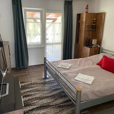 Eszter Балатонмариафюрдё